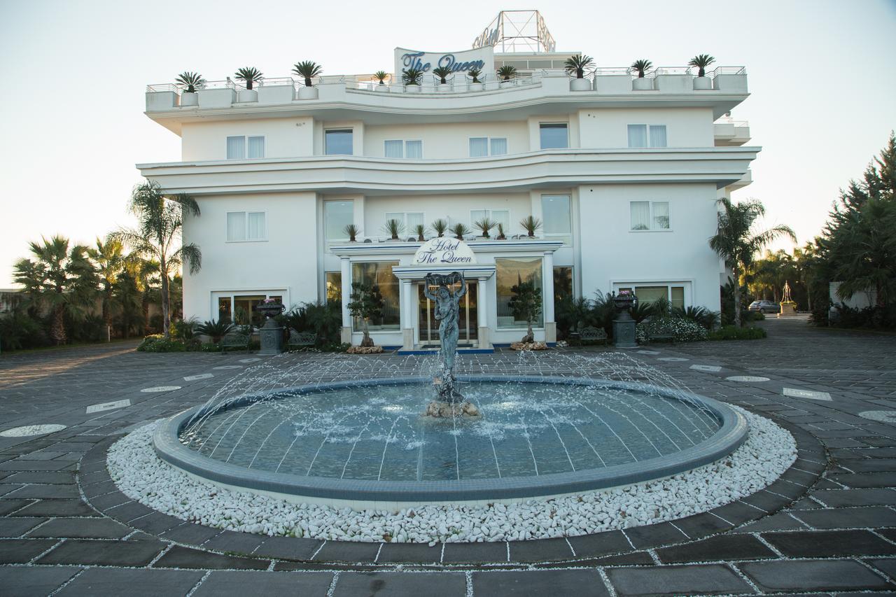 Hotel The Queen Pastorano Exterior photo